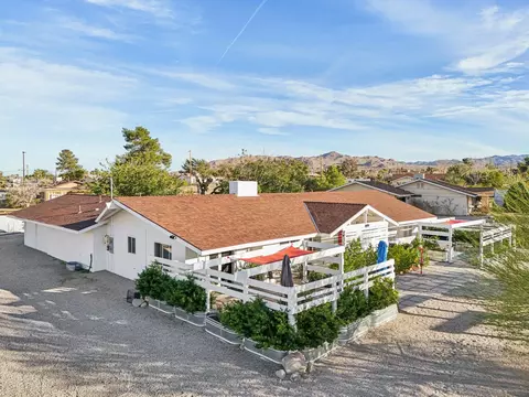 Exterior - 6941 Lennox Ave, Yucca Valley, CA 92284 photo 7 of 14