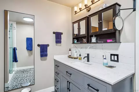 Bath - 6941 Lennox Ave, Yucca Valley, CA 92284 photo 2 of 4