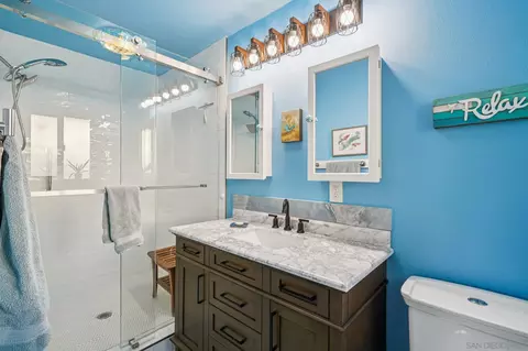 Bath - 6941 Lennox Ave, Yucca Valley, CA 92284 photo 3 of 4