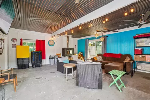 Living - 6941 Lennox Ave, Yucca Valley, CA 92284 photo 5 of 6