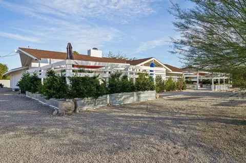 Exterior - 6941 Lennox Ave, Yucca Valley, CA 92284 photo 9 of 14