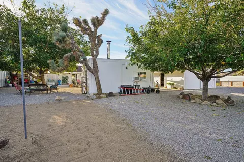 Exterior - 6941 Lennox Ave, Yucca Valley, CA 92284 photo 11 of 14