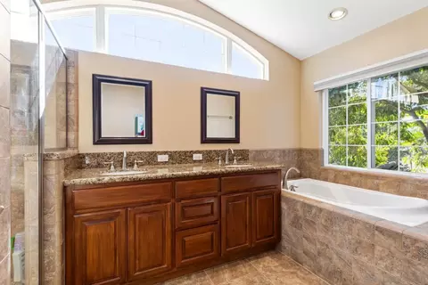 Bath - 3121 Alta Verde, Fallbrook, CA 92028 photo 2 of 3