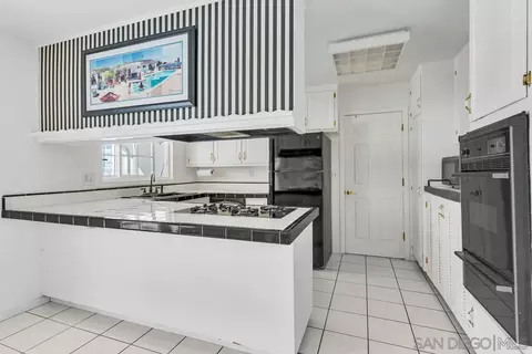 Kitchen - 9326 Oakbourne Rd, Santee, CA 92071 photo 1 of 4