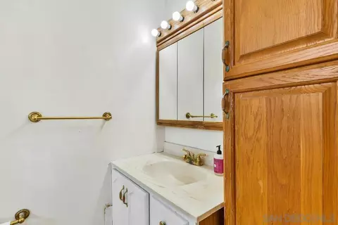 Bath - 9326 Oakbourne Rd, Santee, CA 92071 photo 2 of 3