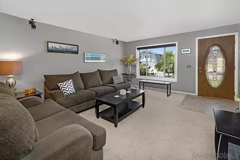 Living - 8427 Amino Dr, Santee, CA 92071 photo 2 of 6