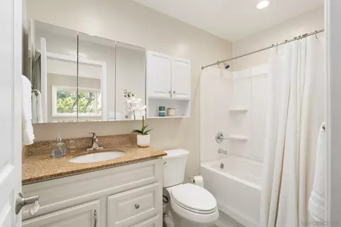 Bath - 13664 Jack Rabbit Rd, Poway, CA 92064 photo 3 of 5