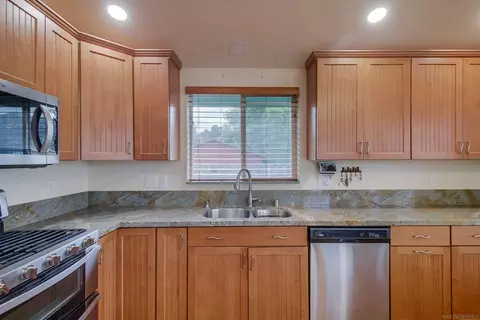Kitchen - 15935 Spring Oaks Rd #SPC 1, El Cajon, CA 92021 photo 10 of 12