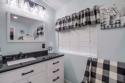 Bath - 15935 Spring Oaks Rd #SPC 1, El Cajon, CA 92021 photo 2 of 4