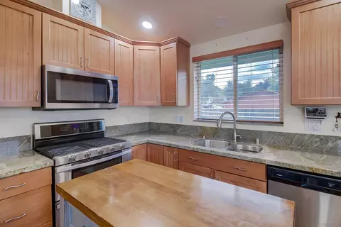Kitchen - 15935 Spring Oaks Rd #SPC 1, El Cajon, CA 92021 photo 4 of 12