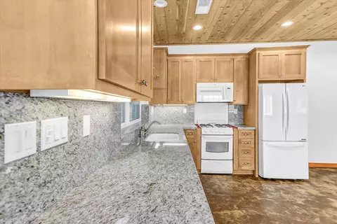 Kitchen - 3258 Pine Hls, Julian, CA 92036 photo 2 of 4