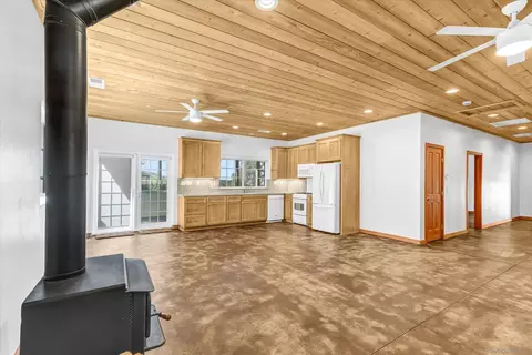 Living - 3258 Pine Hls, Julian, CA 92036 photo 3 of 3