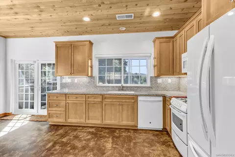 Kitchen - 3258 Pine Hls, Julian, CA 92036 photo 3 of 4