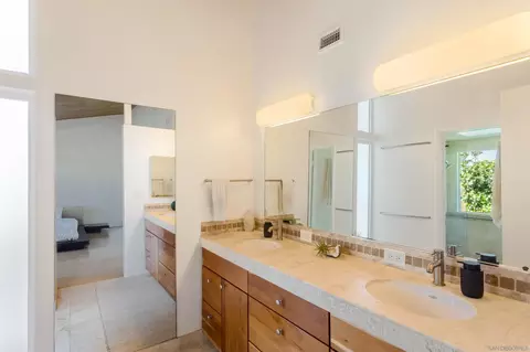 Bath - 3084 Cranbrook Ct, La Jolla, CA 92037 photo 1 of 4