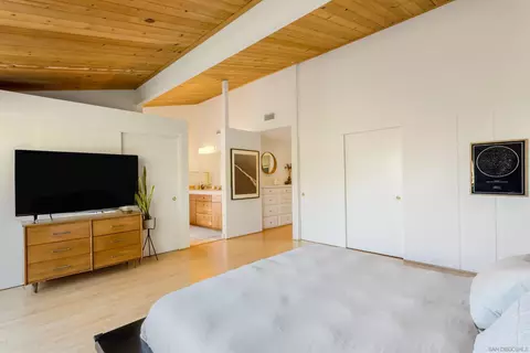 Bedroom - 3084 Cranbrook Ct, La Jolla, CA 92037 photo 3 of 5