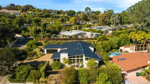 View/Area - 3084 Cranbrook Ct, La Jolla, CA 92037 photo 3 of 5