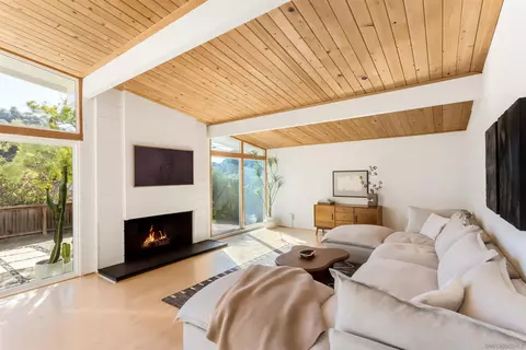 3084 Cranbrook Ct, La Jolla, CA 92037