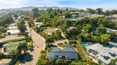 View/Area - 3084 Cranbrook Ct, La Jolla, CA 92037 photo 4 of 5