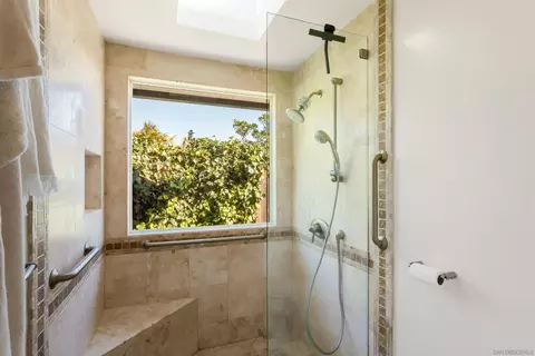 Bath - 3084 Cranbrook Ct, La Jolla, CA 92037 photo 3 of 4