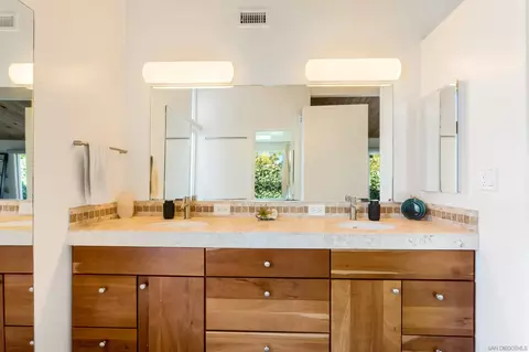 Bath - 3084 Cranbrook Ct, La Jolla, CA 92037 photo 2 of 4