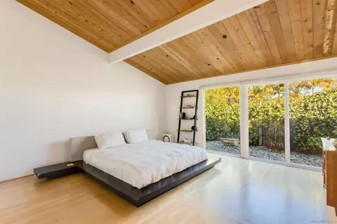 Bedroom - 3084 Cranbrook Ct, La Jolla, CA 92037 photo 1 of 5