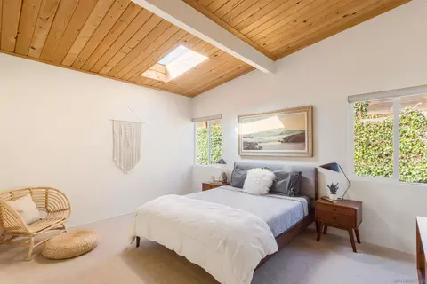 Bedroom - 3084 Cranbrook Ct, La Jolla, CA 92037 photo 4 of 5