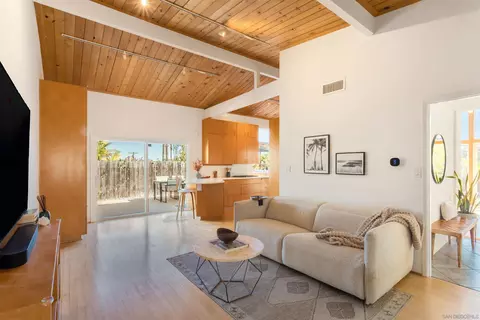 Living - 3084 Cranbrook Ct, La Jolla, CA 92037 photo 4 of 4