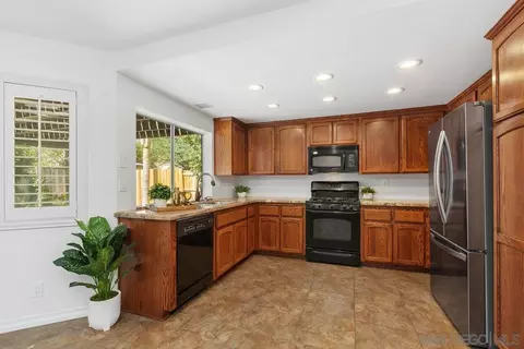 Kitchen - 749 Regateo Dr, Hemet, CA 92543 photo 1 of 2