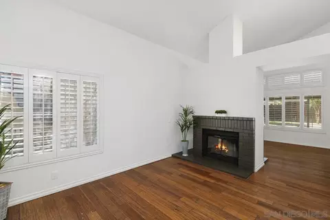 Living - 749 Regateo Dr, Hemet, CA 92543 photo 2 of 4