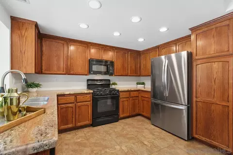 Kitchen - 749 Regateo Dr, Hemet, CA 92543 photo 2 of 2