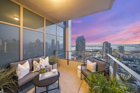 550 Front St #2303, San Diego, CA 92101