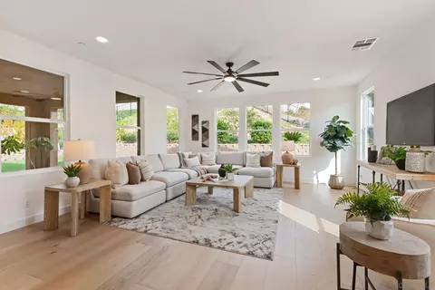 1176 Witherby Ln, Escondido, CA 92026