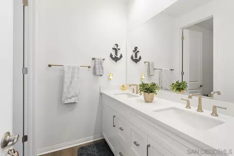 Bath - 30407 Freeman Dr, Menifee, CA 92584 photo 3 of 4