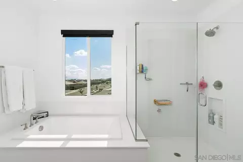 Bath - 30407 Freeman Dr, Menifee, CA 92584 photo 4 of 4