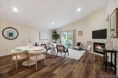 2006 Mountain Vista Way, Oceanside, CA 92054 photo 2