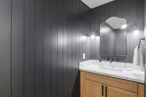 Bath - 1047 Sangamon, Spring Valley, CA 91977 photo 2 of 5