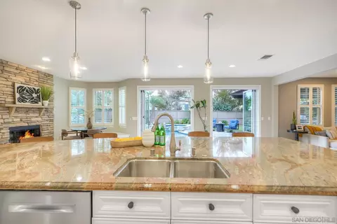 Kitchen - 7327 Circulo Papayo, Carlsbad, CA 92009 photo 6 of 7