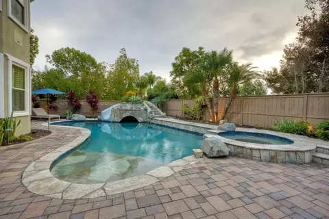 Exterior - 7327 Circulo Papayo, Carlsbad, CA 92009 photo 5 of 16