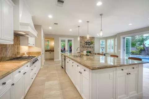 Kitchen - 7327 Circulo Papayo, Carlsbad, CA 92009 photo 3 of 7