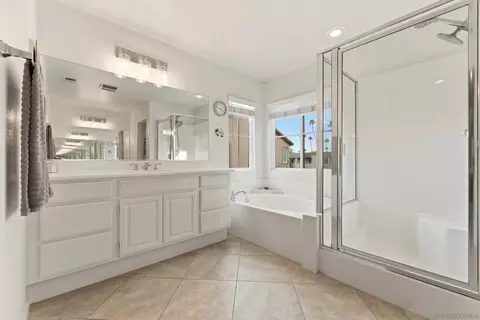 Bath - 465 Ashbourne Gln, Escondido, CA 92027 photo 6 of 8