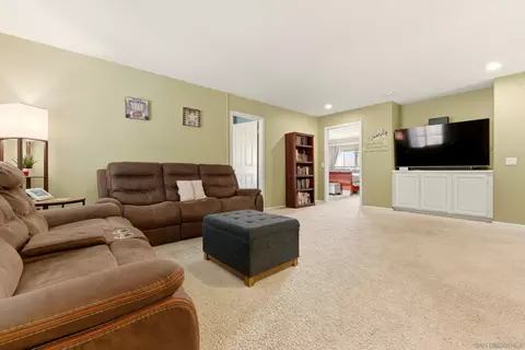 Living - 465 Ashbourne Gln, Escondido, CA 92027 photo 3 of 3