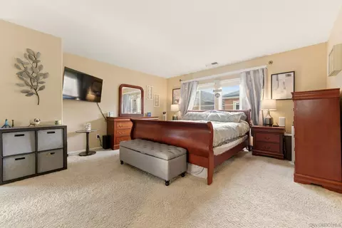 Bedroom - 465 Ashbourne Gln, Escondido, CA 92027 photo 2 of 6