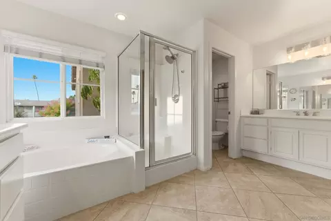 Bath - 465 Ashbourne Gln, Escondido, CA 92027 photo 3 of 8