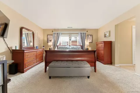 Bedroom - 465 Ashbourne Gln, Escondido, CA 92027 photo 3 of 6