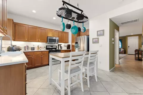Kitchen - 465 Ashbourne Gln, Escondido, CA 92027 photo 4 of 4