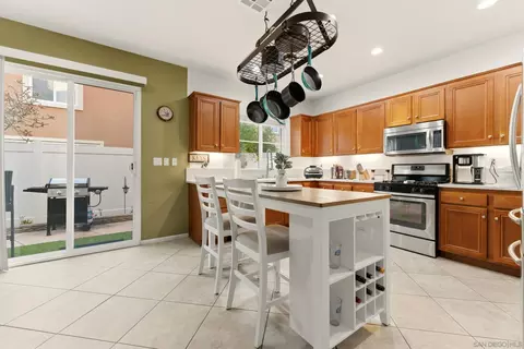 Kitchen - 465 Ashbourne Gln, Escondido, CA 92027 photo 3 of 4