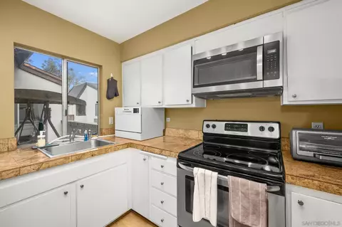 1307 Caminito Gabaldon #H, San Diego, CA 92108