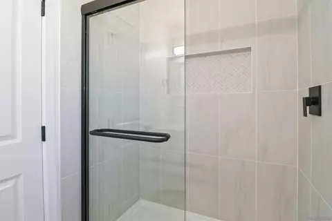 Bath - 832 Ramona Ave, Spring Valley, CA 91977 photo 4 of 4