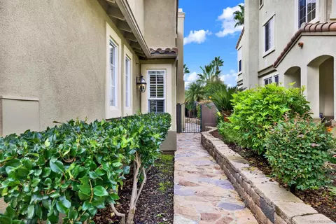 Exterior - 7435 Neptune Dr, Carlsbad, CA 92011 photo 2 of 7