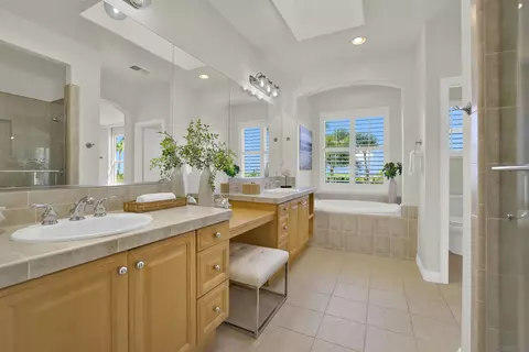 Bath - 7435 Neptune Dr, Carlsbad, CA 92011 photo 5 of 5